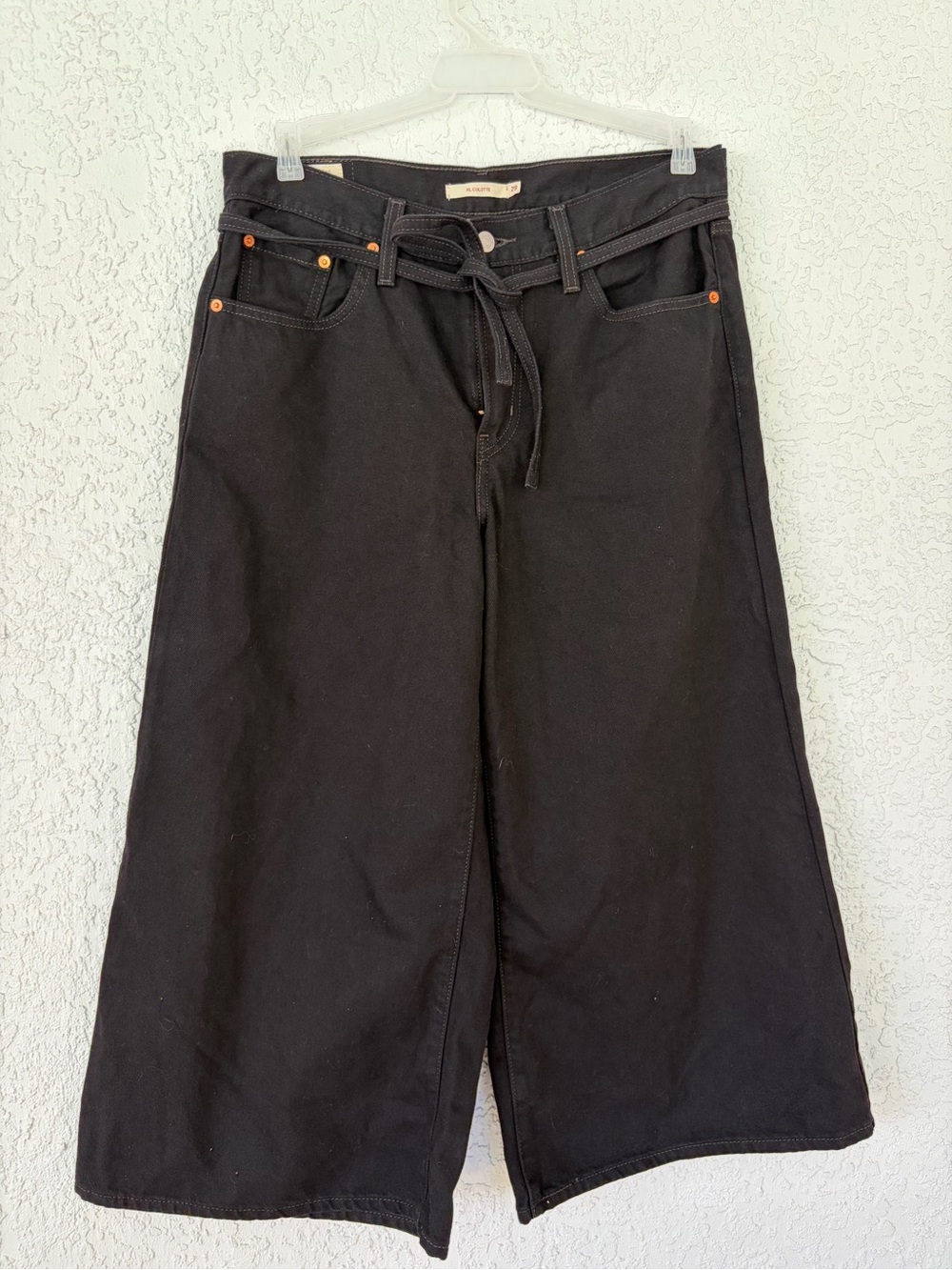 Levi’s Premium High-Rise Black Wide-Leg culottes with Self-Tie Waist size 29
